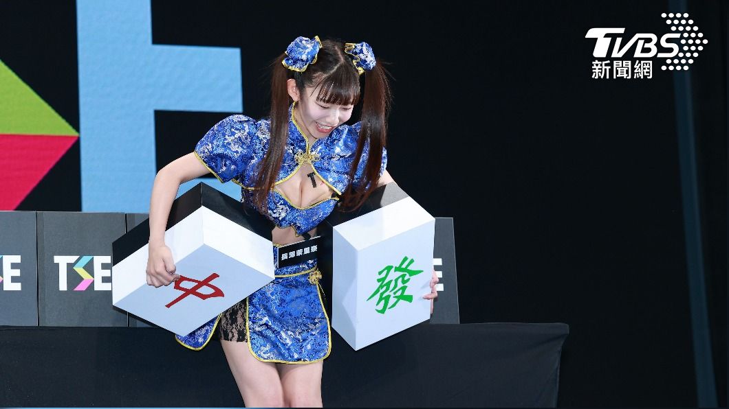 長澤茉莉奈坦言,自己打麻將會穿上象徵幸運的紅色內衣褲。(圖/黃城碩攝)