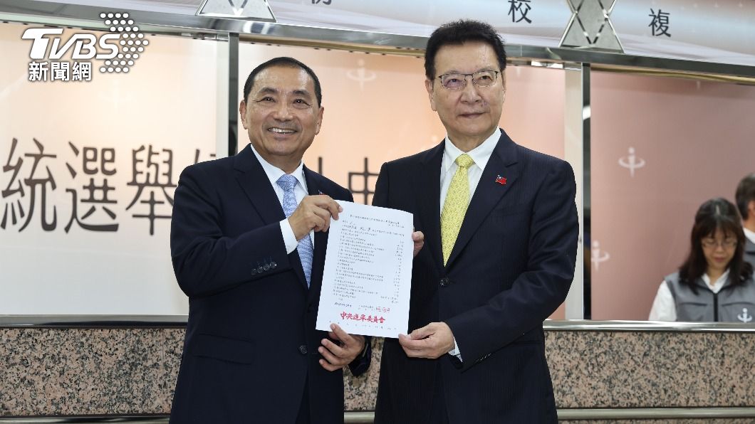 藍軍歸隊!2024最新民調出爐 侯康配「超柯趕賴」返第二