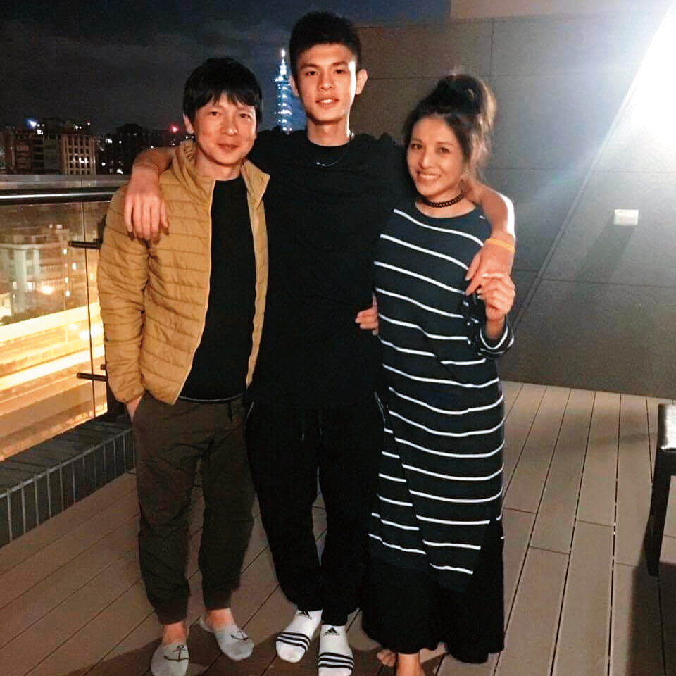 今年24歲的邱以太，是林葉亭和高人傑的長子，出道作品是2019年的電影《下半場》。（圖／鏡週刊）