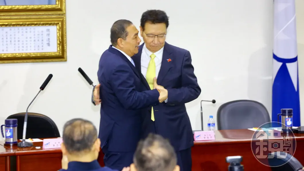 藍白合如颱風!「侯康配」民調大漲 日學者反分析2劣勢
