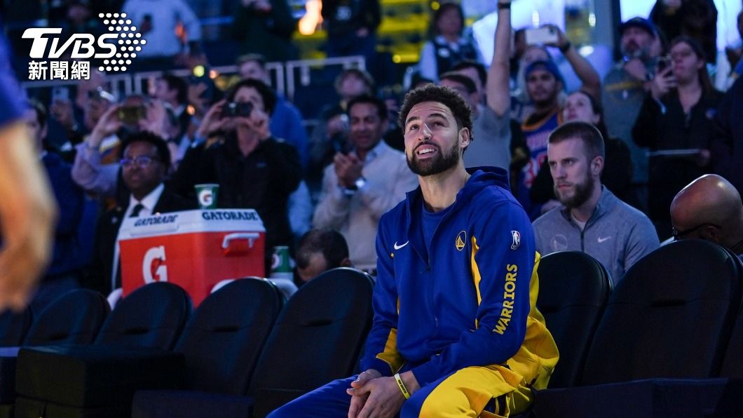 NBA／湯普森低迷遭批！淺笑回擊「懶得管閒話」：難不成我打板凳