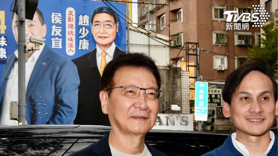 「驗收」葉元之看板 趙少康笑畫師壓力大:頭髮可多一點