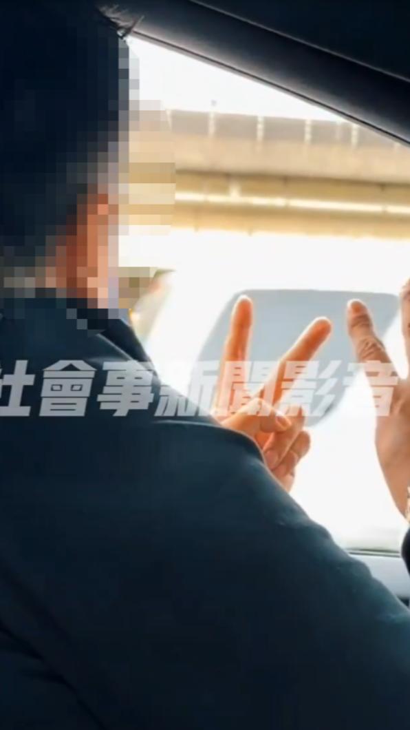 民眾稱自己只是比YA。(圖/翻攝自社會事新聞影音)