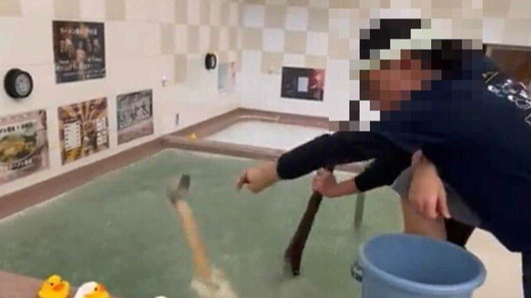 敢泡嗎?日公共澡堂推出「豚骨拉麵湯浴池」 網怒批噁心