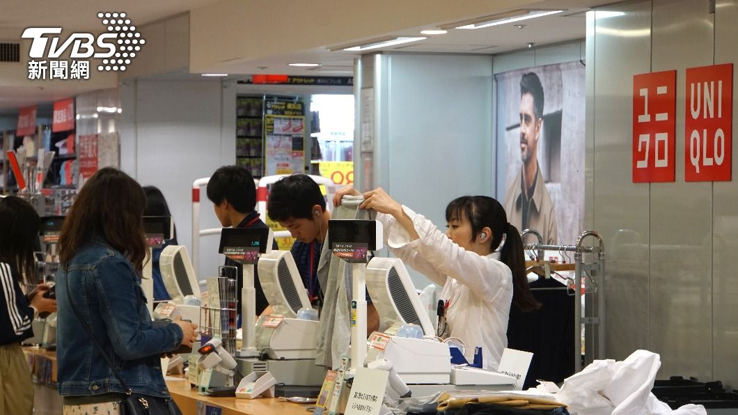 網友分享,日本買UNIQLO很便宜。(示意圖/shutterstock 達志影像)