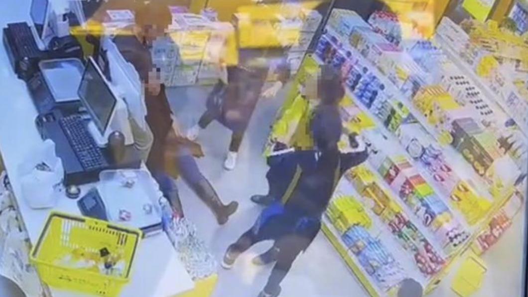 公職人員超商爆衝突！準媽媽被扯髮狂毆　腹痛一查：孩子沒了
