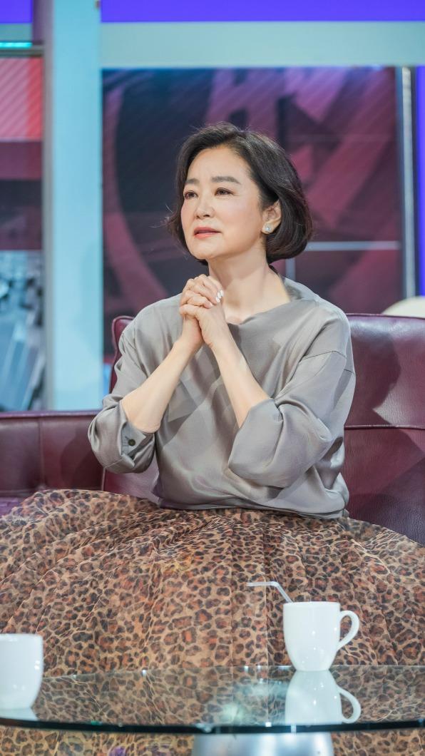 林青霞於《TVBS看板人物》分享拍攝《新龍門客棧》時不慎戳傷眼睛的故事。(圖/TVBS)