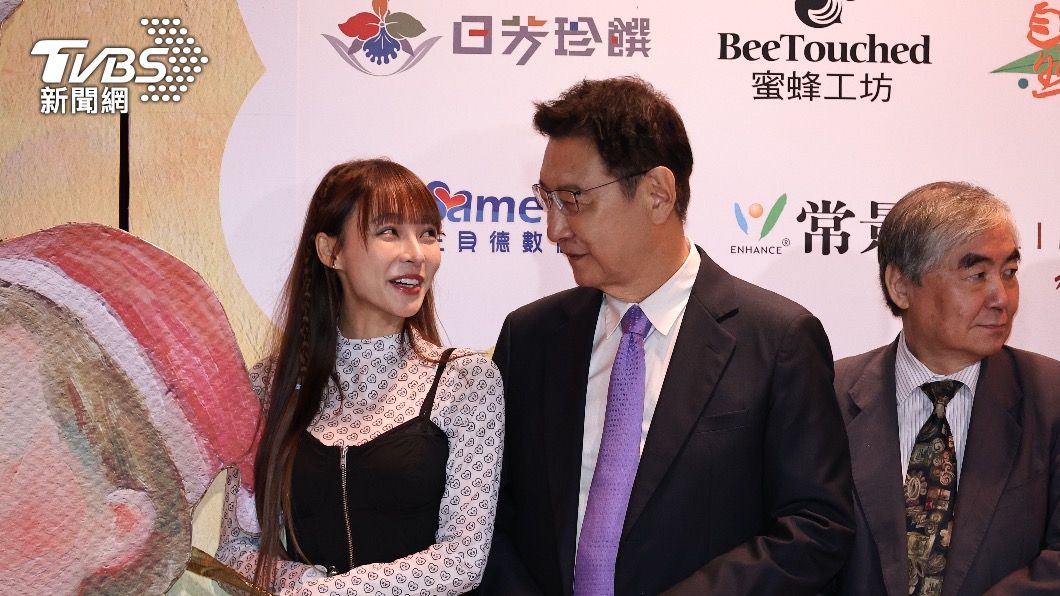 林襄來了!中廣意外合體趙少康 開賣「原味衣」做愛心