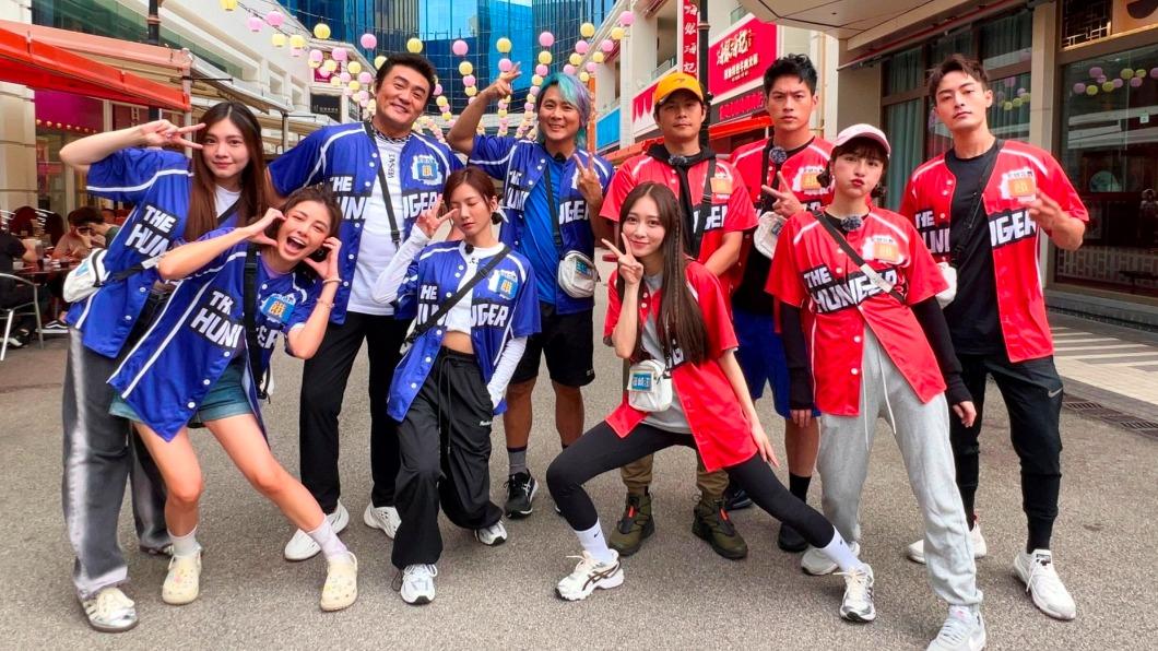 李紫嫣(左起)、宇珊、李㼈、蔡黃汝、王仁甫、筱琦泫、孫協志、許孟哲、峮峮、朱宇謀一同完澳門。(圖/中視提供)