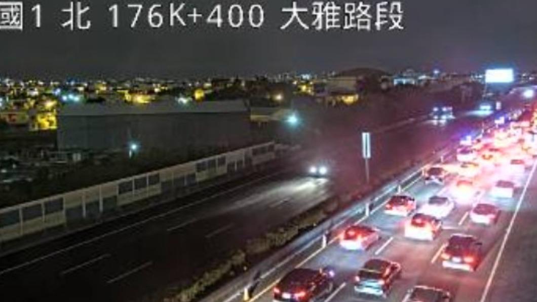 奧迪休旅車撞施工車!國1大雅段交通事故 回堵1公里