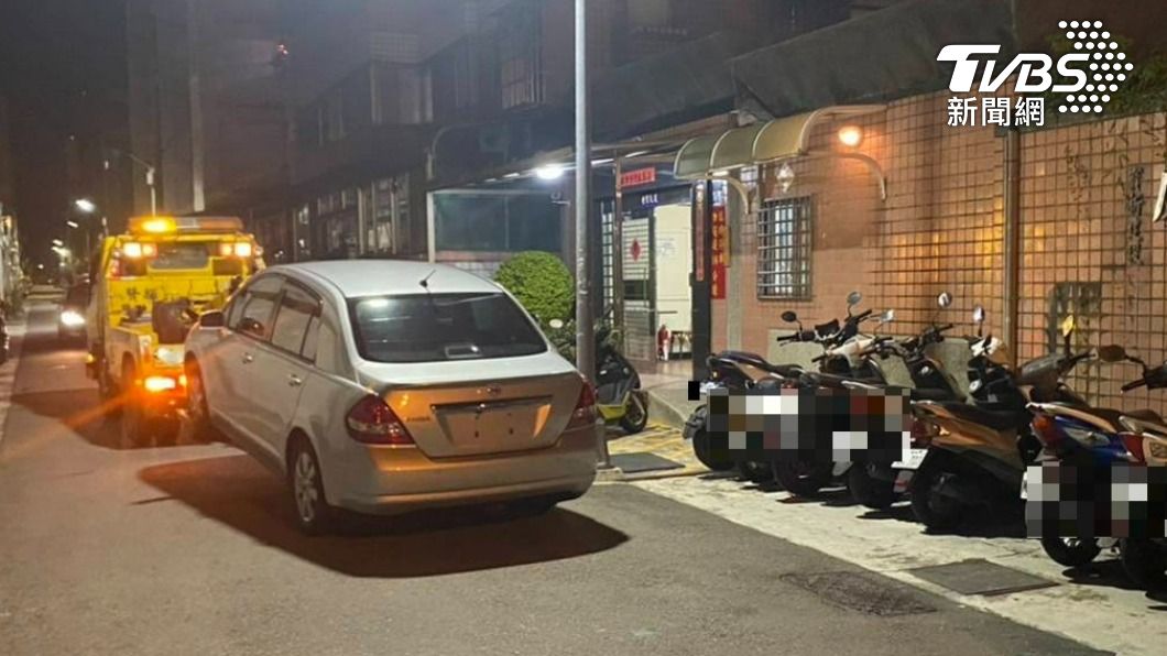 男超速被扣牌竟偷拔事故車牌上路 「以為借一下沒事」被警包抄