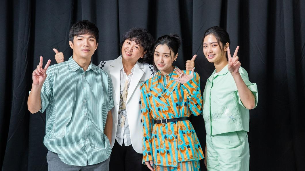胡智強(左)、雷嘉汭(右一)與葉曉霏(右二)三位新生代演員,演戲資歷不深但不容小覷。(圖/鏡電視提供)
