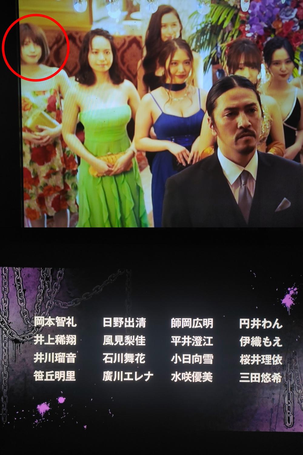 井川瑠音曾插花演出《東京復仇者》中的酒店小姐。(圖/翻攝自hekiru417P推特)