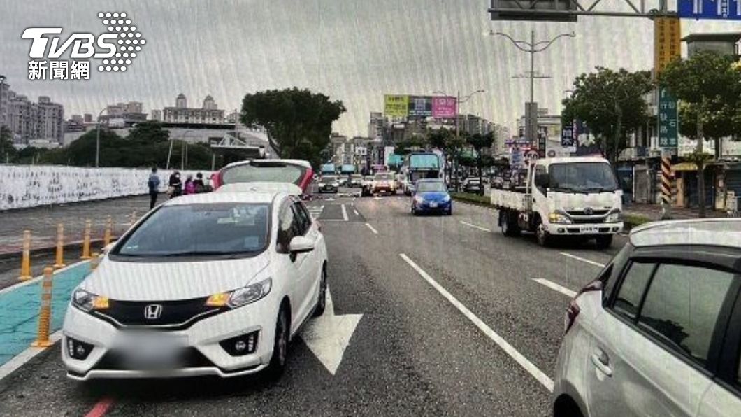 桃園女騎士擦撞汽車受傷送醫隔日亡 家屬求行車記錄器