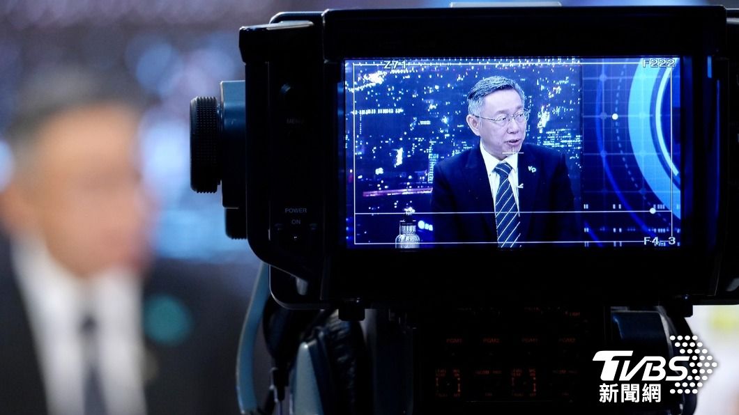 民眾黨總統參選人柯文哲今（1）日接受《TVBS戰情室》專訪。（圖／TVBS）