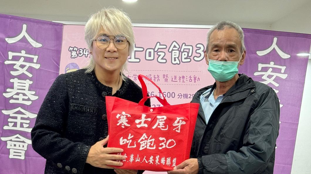 王仁甫替寒士發聲。(圖/人安基金會提供)