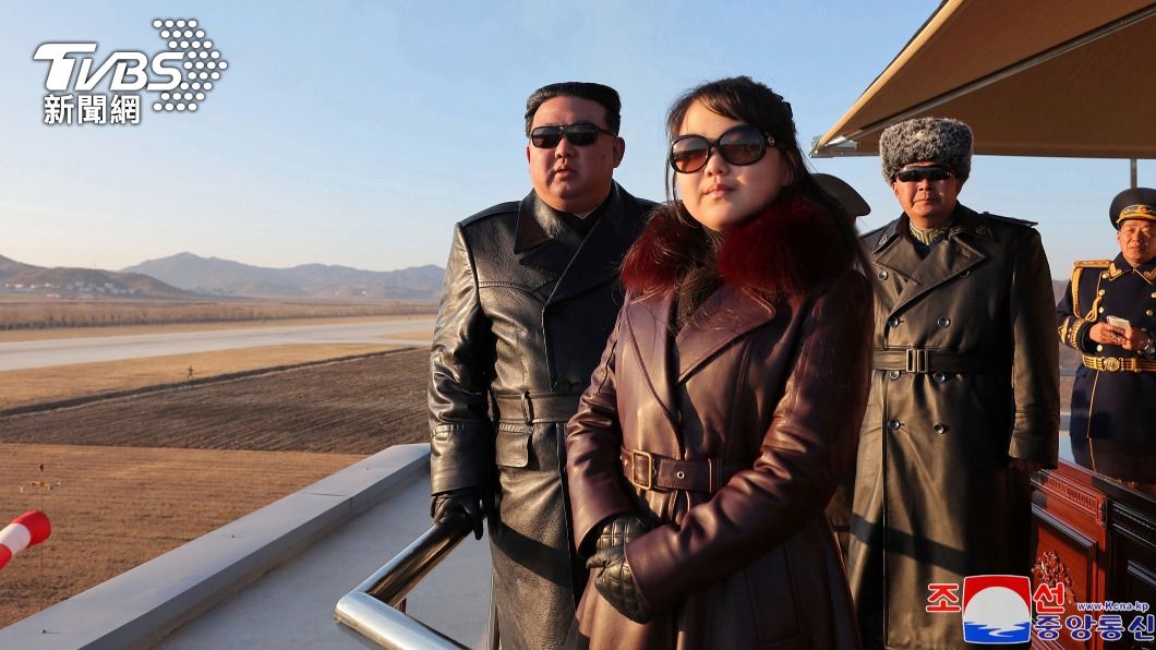 金正恩愛女墨鏡、皮夾克父女裝現身 彰顯「白頭血脈」