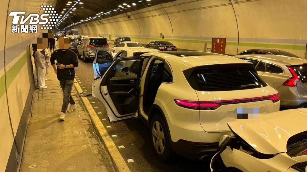 快訊／快改道！國3中寮隧道「13車連環撞」多人受傷