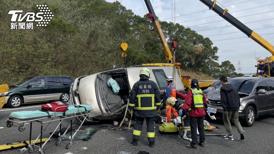 國道電纜線奪命！7車追撞翻覆1死　台電道歉：提供必要協助