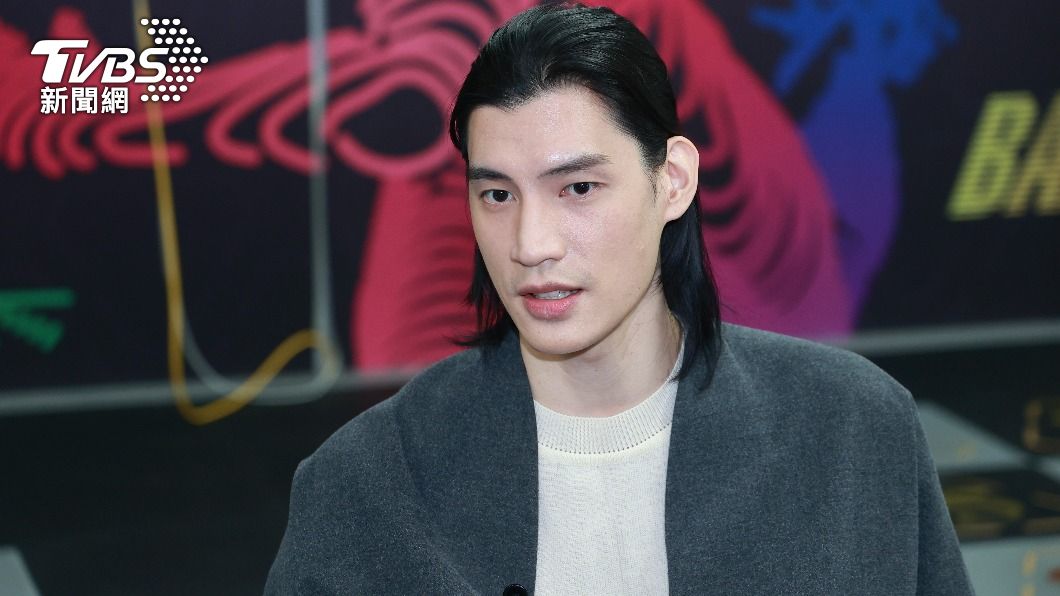 羅宏正曾因拍片出意外,右腳粉碎性骨折。(圖/黃城碩攝)
