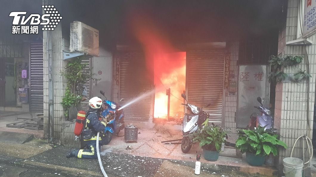 快訊/基隆集合住宅1樓起火 火舌濃煙害3人嗆傷四肢無力