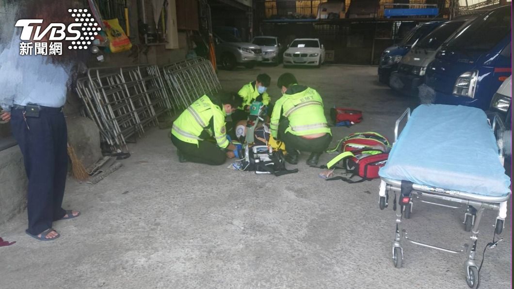更換屋頂帆布「踩破遮光罩」 男工人三重墜樓頭部重創命危