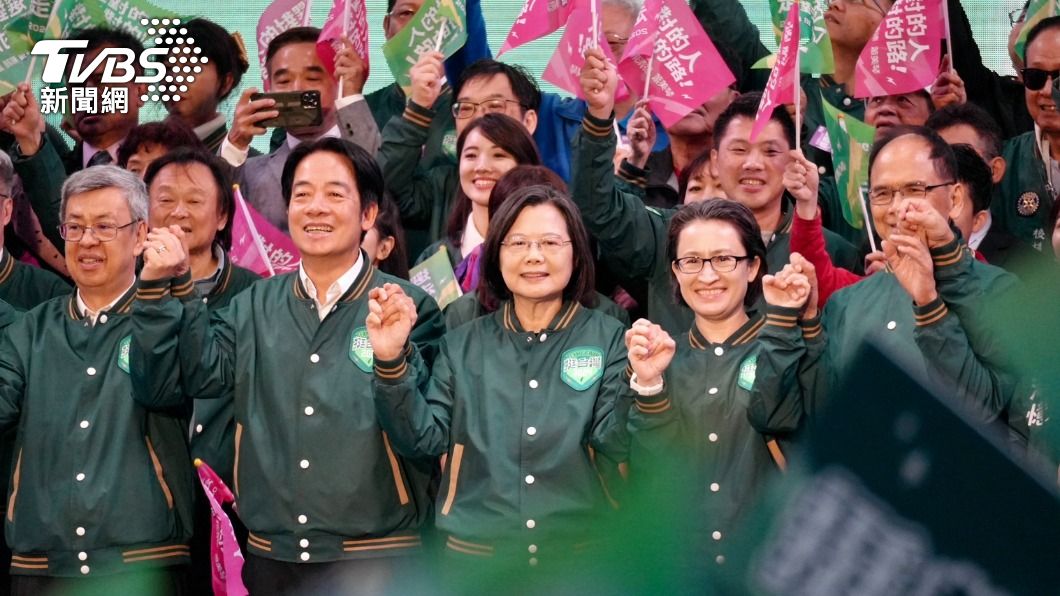 總統蔡英文今赴賴清德全國暨台北市競選總部造勢大會,力挺「賴蕭配」。(圖/區國強攝)