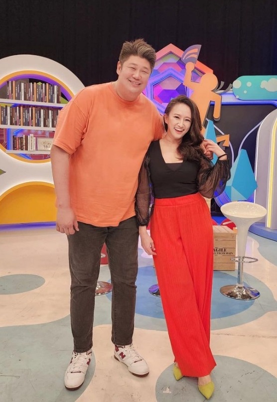 哈孝遠坦言出國搭機靠老婆瑄瑄空姐關係買員工優待票。（圖／翻攝自哈孝遠IG）