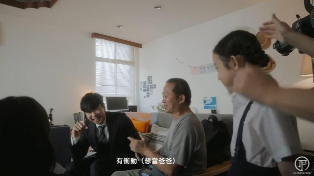 林俊傑被氣氛感染,有當爸衝動。(圖/翻攝自林俊傑YouTube)