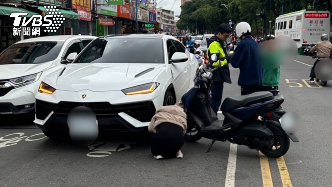 有片/騎士違規碰撞千萬元「藍寶堅尼休旅」 車主霸氣喊免賠