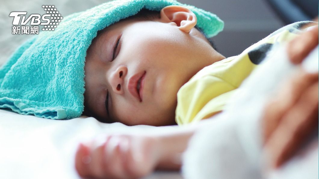 孩子半夜燒到40度怎麼辦? 醫:「發抖正常」無需馬上衝急診