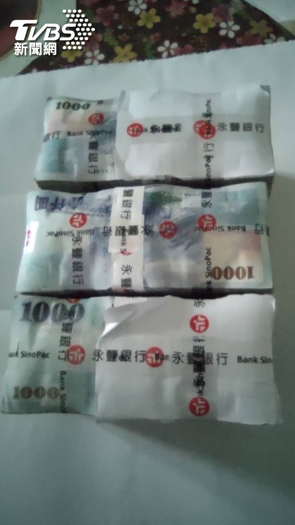 婦人和車手相約在住處面交。(圖/TVBS)