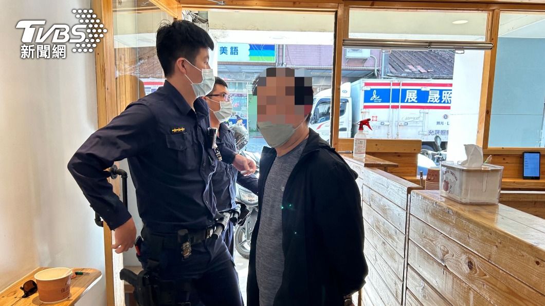 桃園中年大叔愛上年輕「豆花妹」 捧花示愛騷擾:把我抓去妳家住