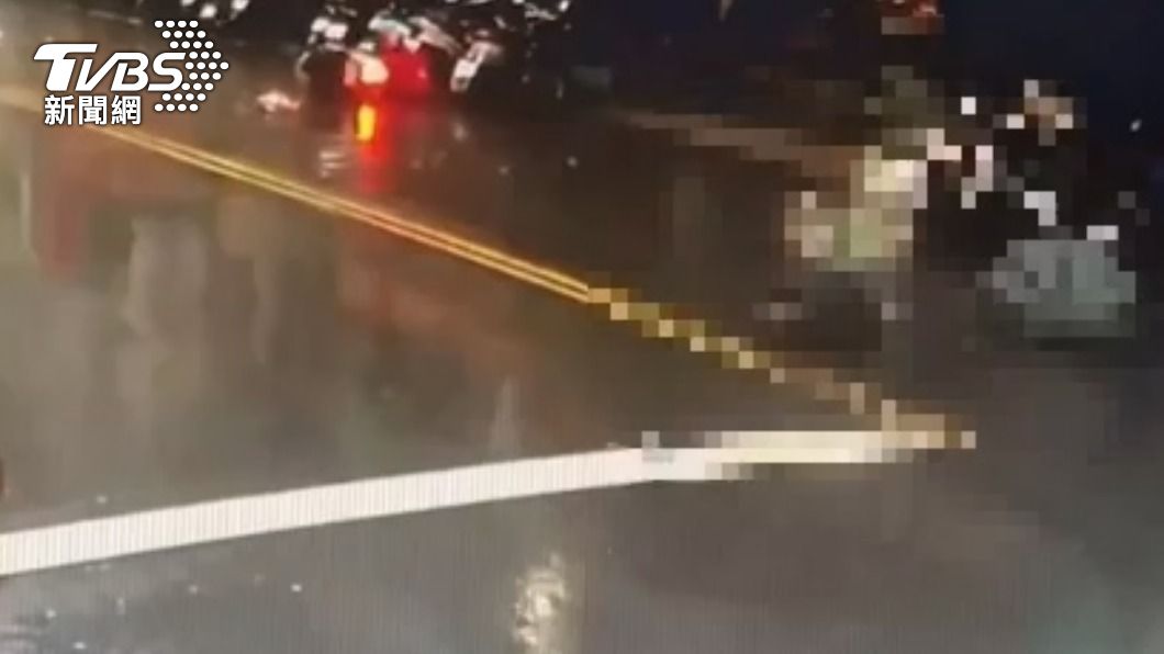 有片／雨天視線不清！三重幼園師撞死違規行人　事發畫面曝