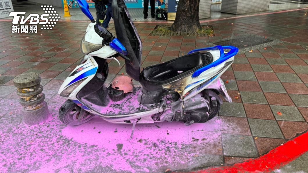大安森林公園旁火燒車!外送員感覺「坐墊熱熱的」下秒燒了