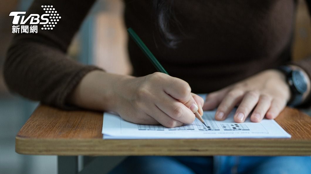 女學生在考試過程中突然產子,嚇壞全場師生。(示意圖,非當事人/shutterstock達志影像)