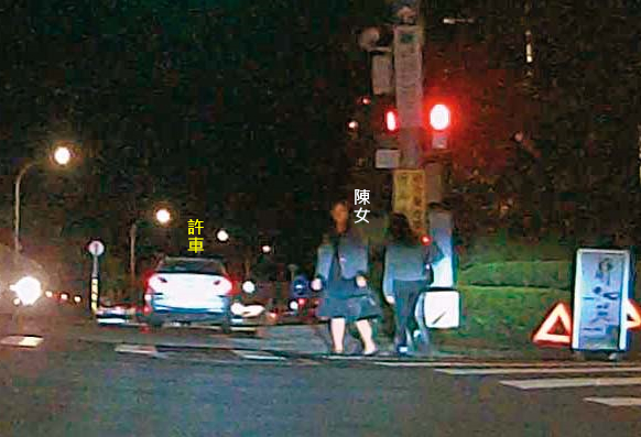 11/20 18:31,衛福部祕書處長許朝程載陳女離開衛福部後,在路口放她下車。(圖/鏡週刊)