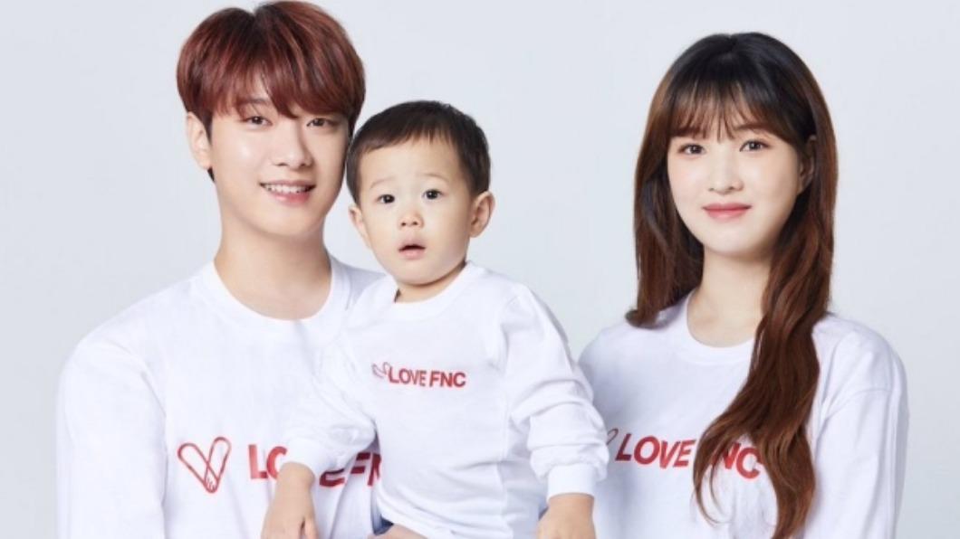 崔敏煥夫妻二人育有1子2女,常登育兒節目。(圖源/LOVEFNC)