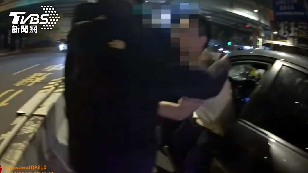 鄒姓男子行竊後欲前往銷贓,當場被警方攔下。(圖/TVBS)