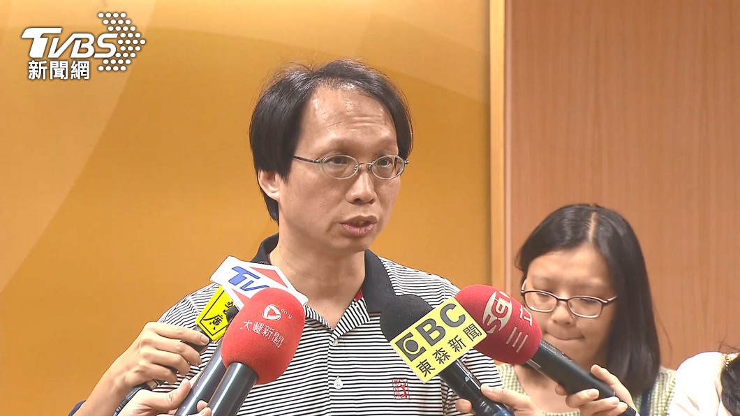 撐傘激情車震人妻!衛福部處長爆「老婆都為我準備精力湯」