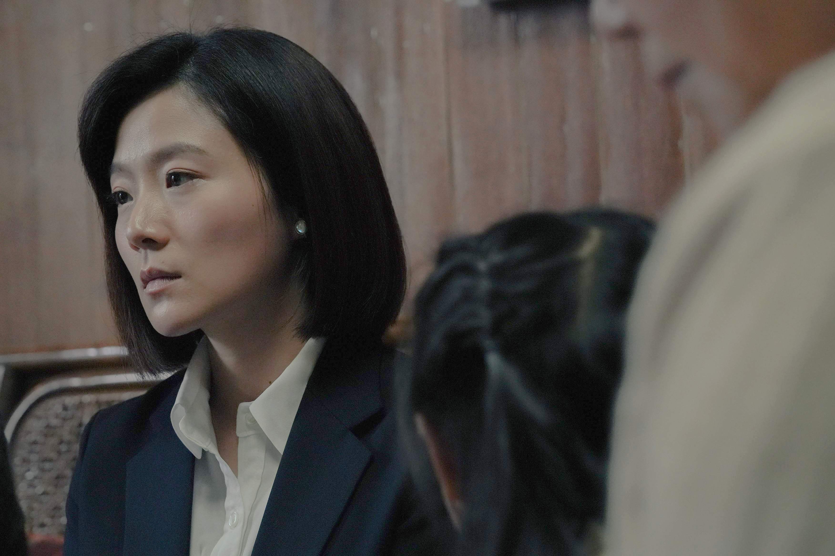 楊小黎劇中飾演必須兼顧家庭生計、和丈夫生活不和諧的女性。（圖／公視提供）