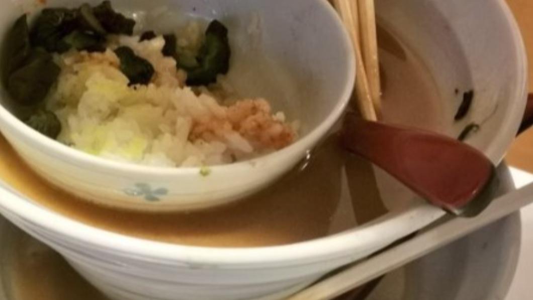 拉麵剩飯遭譙「去死」!整碗像沒吃過 業者怒:垃圾別再來