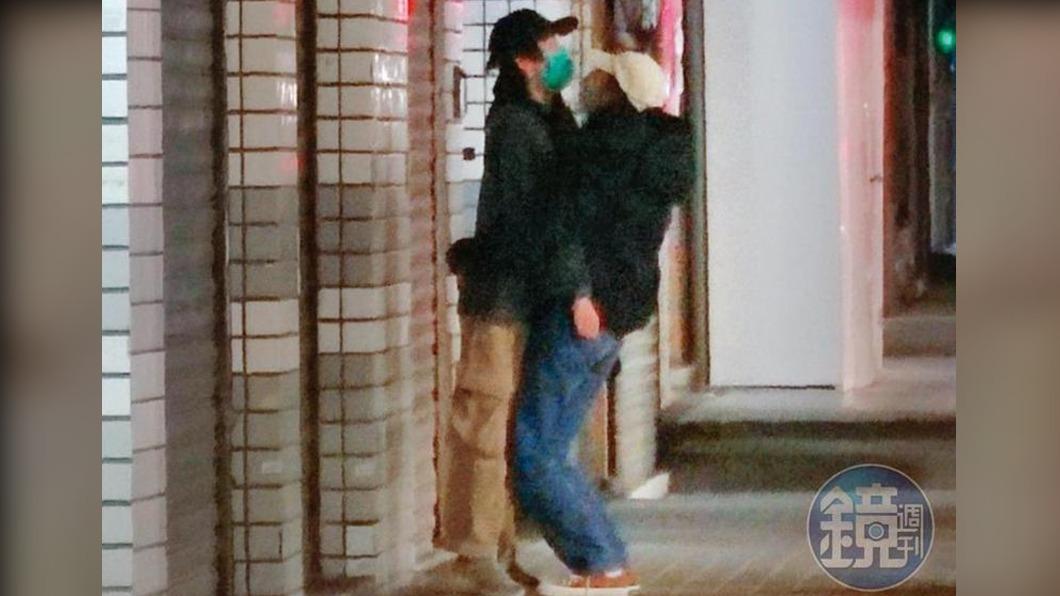 掐肉又打樁！直擊5藝人「凍末條」街頭激戰　闊少狂吸女神蜜腿