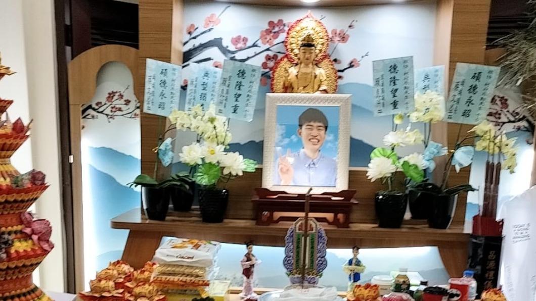 20歲男星「心因性猝死」！燦笑遺照曝光　竟是許常德合照