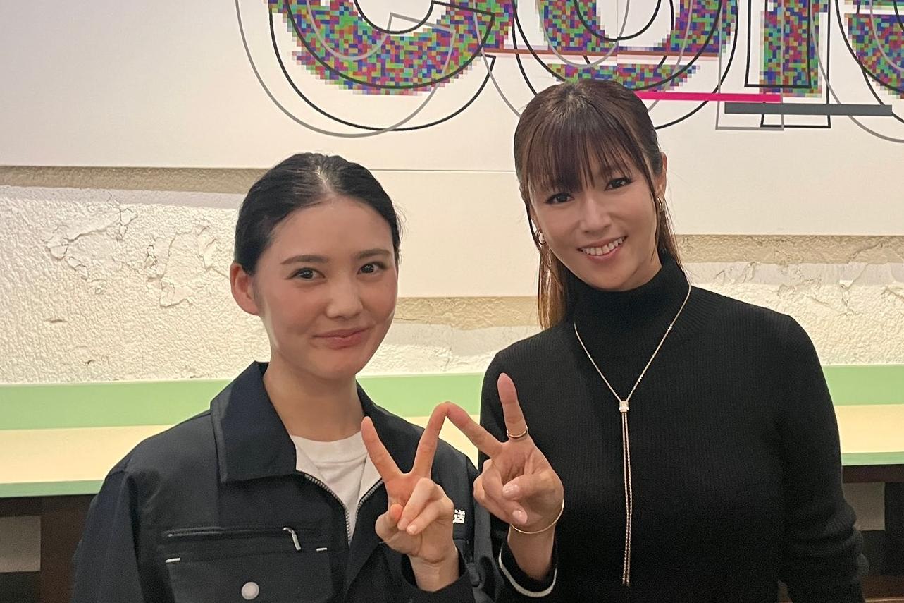 深田恭子(右)演出日劇《18/40》,傳出偷吃該作導演。(圖/翻攝自1840_tbs)