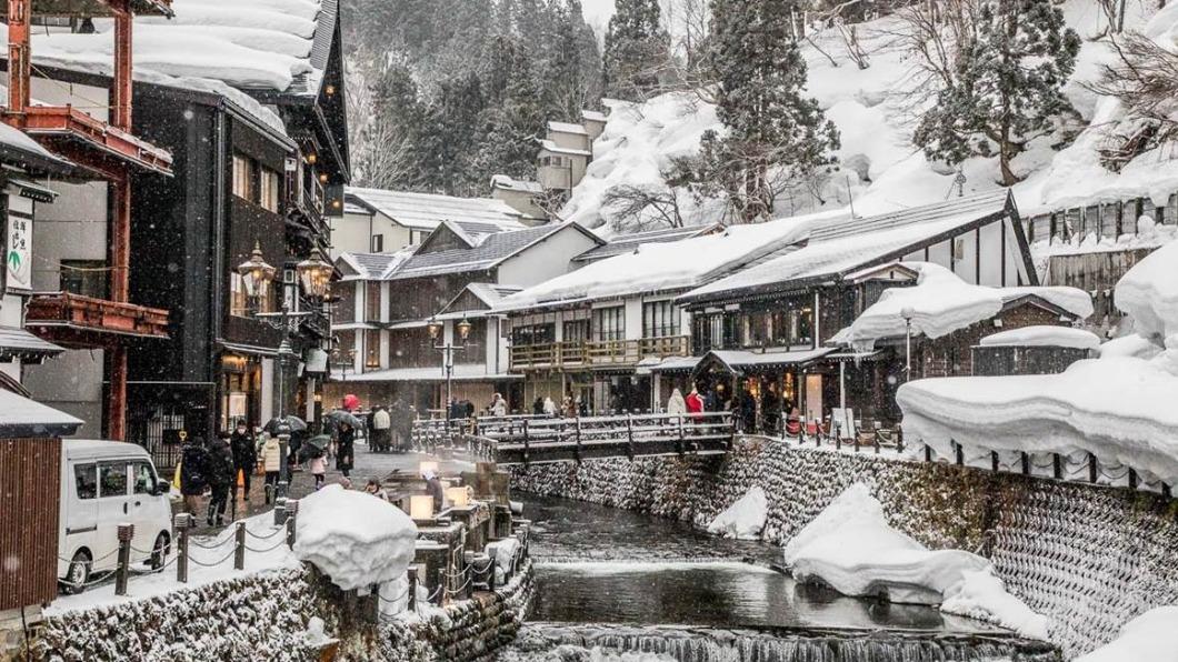走進《神隱少女》湯屋!日本「銀山溫泉」超夢幻 白雪街景必打卡