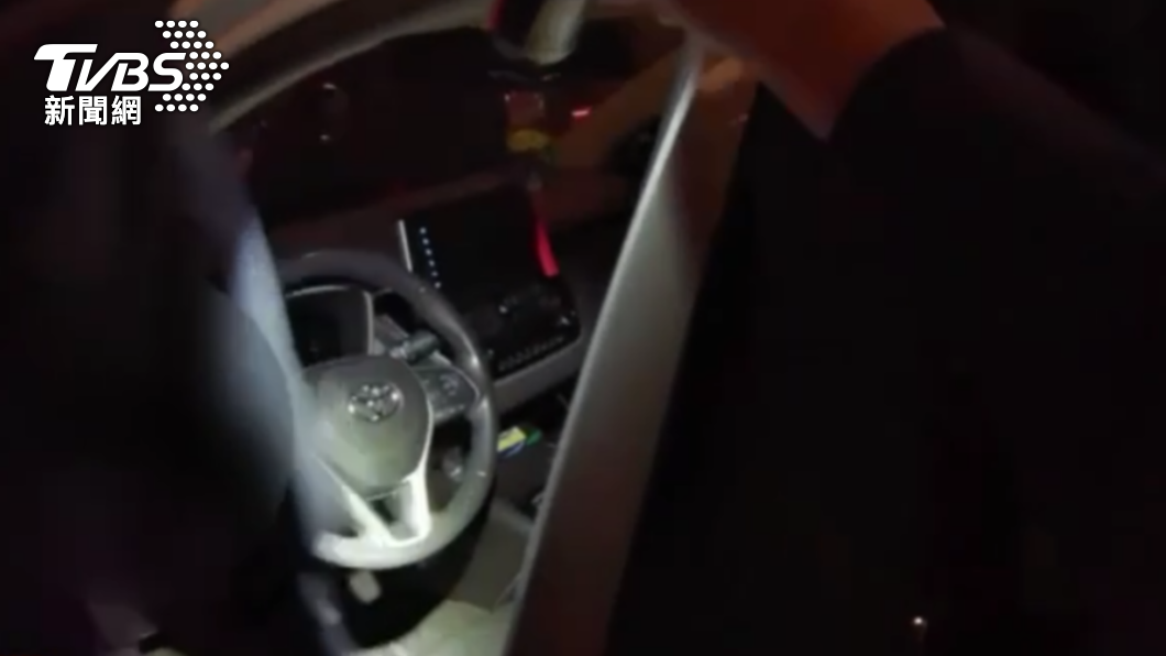 車內飄散出毒品味。（圖／TVBS）