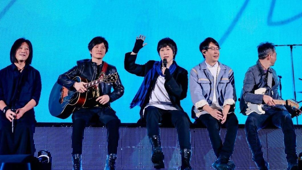 陸官媒疑指五月天假唱:5首有問題 律師曝最慘恐「終身禁唱」