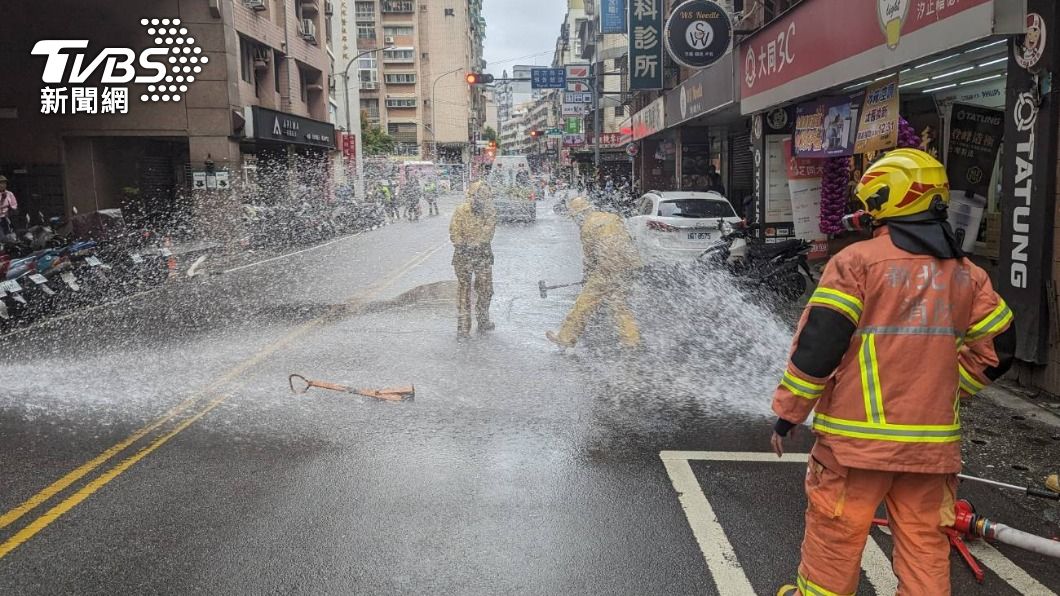 快訊/新北汐止福德一路瓦斯外洩 警消緊急封路開挖