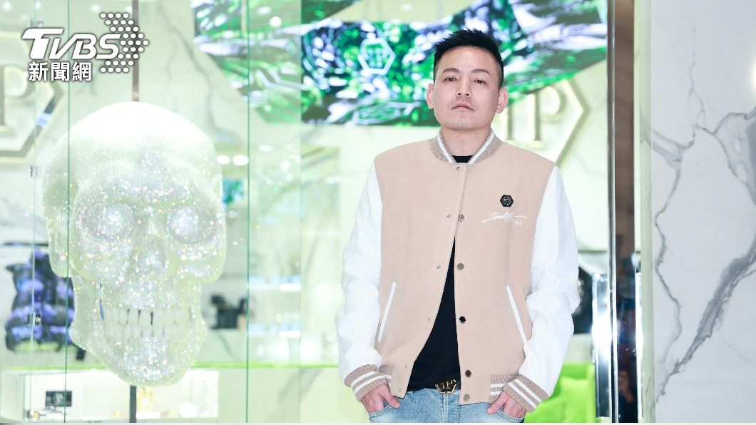 春風說溜嘴！爆王陽明下面那包超巨　親口道歉臨停、亂丟菸頭